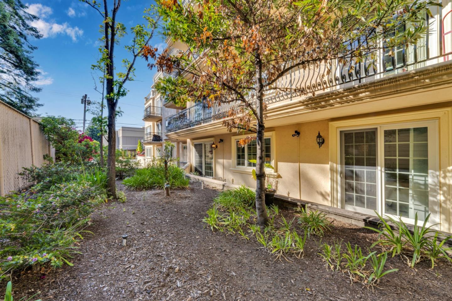 153 North San Mateo Drive 106