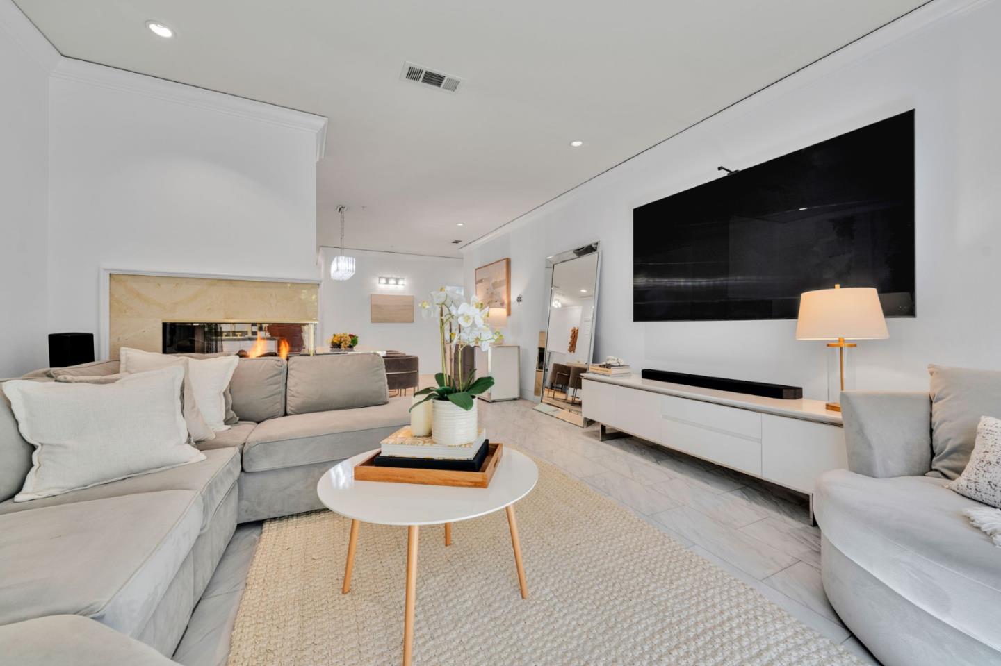 153 North San Mateo Drive 106