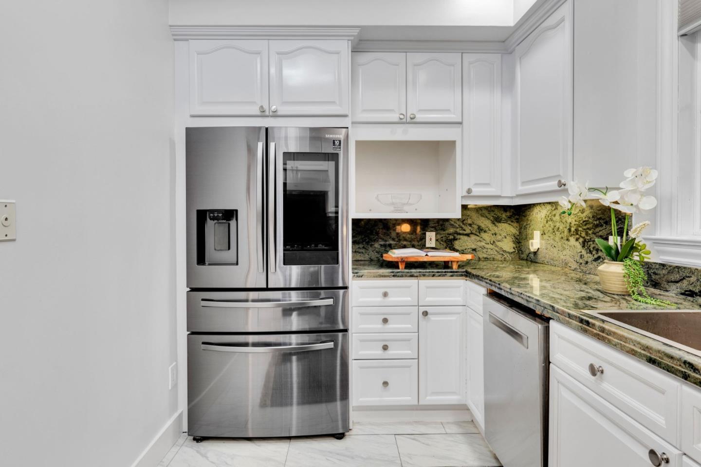 153 North San Mateo Drive 106