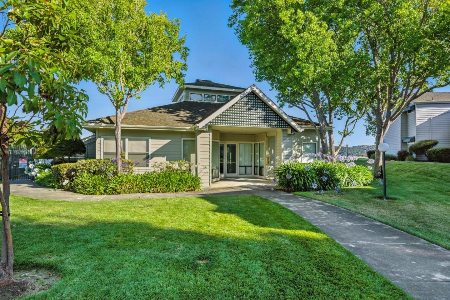 1201 Glen Cove Parkway 1001