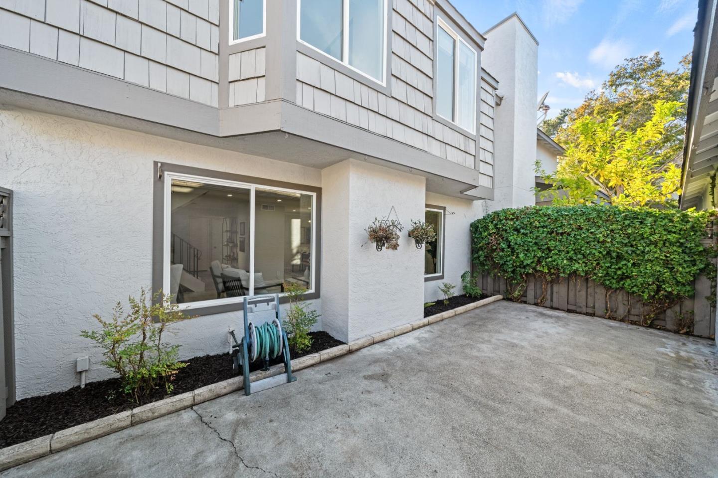 848 Magellan Lane