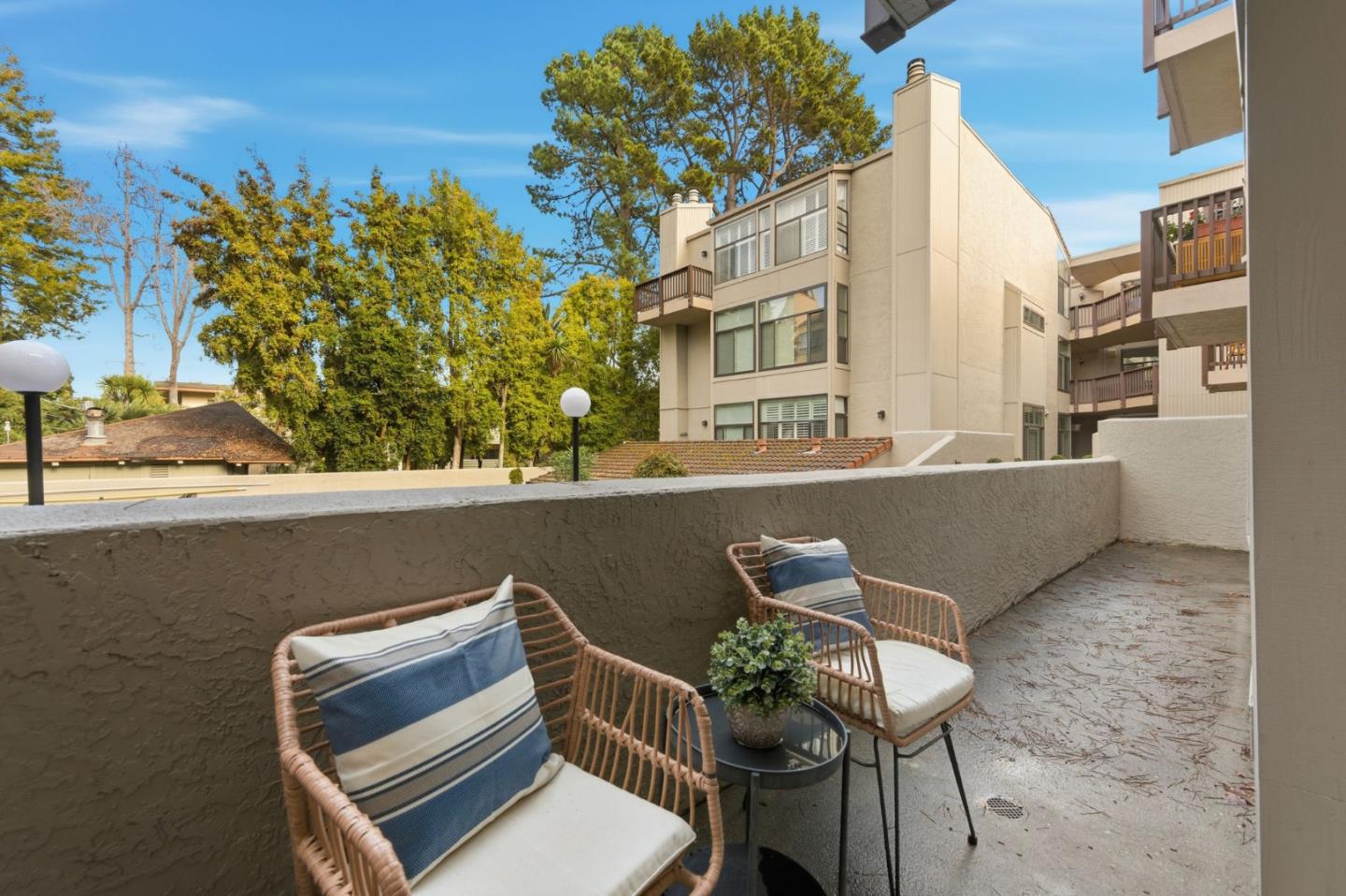 11 Hayward Avenue 1009