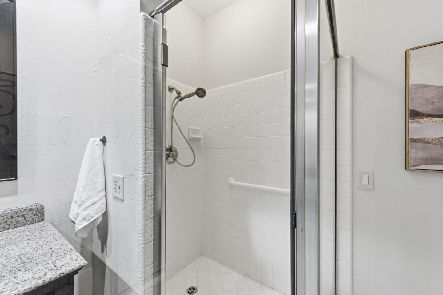 11 Hayward Avenue 1009