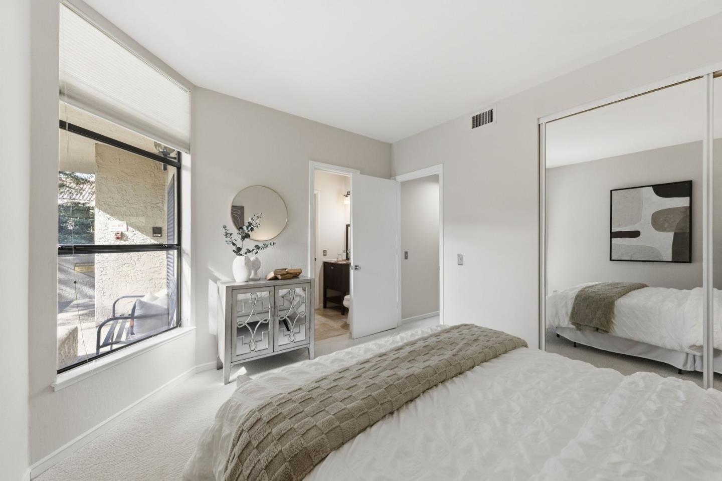 11 Hayward Avenue 1009