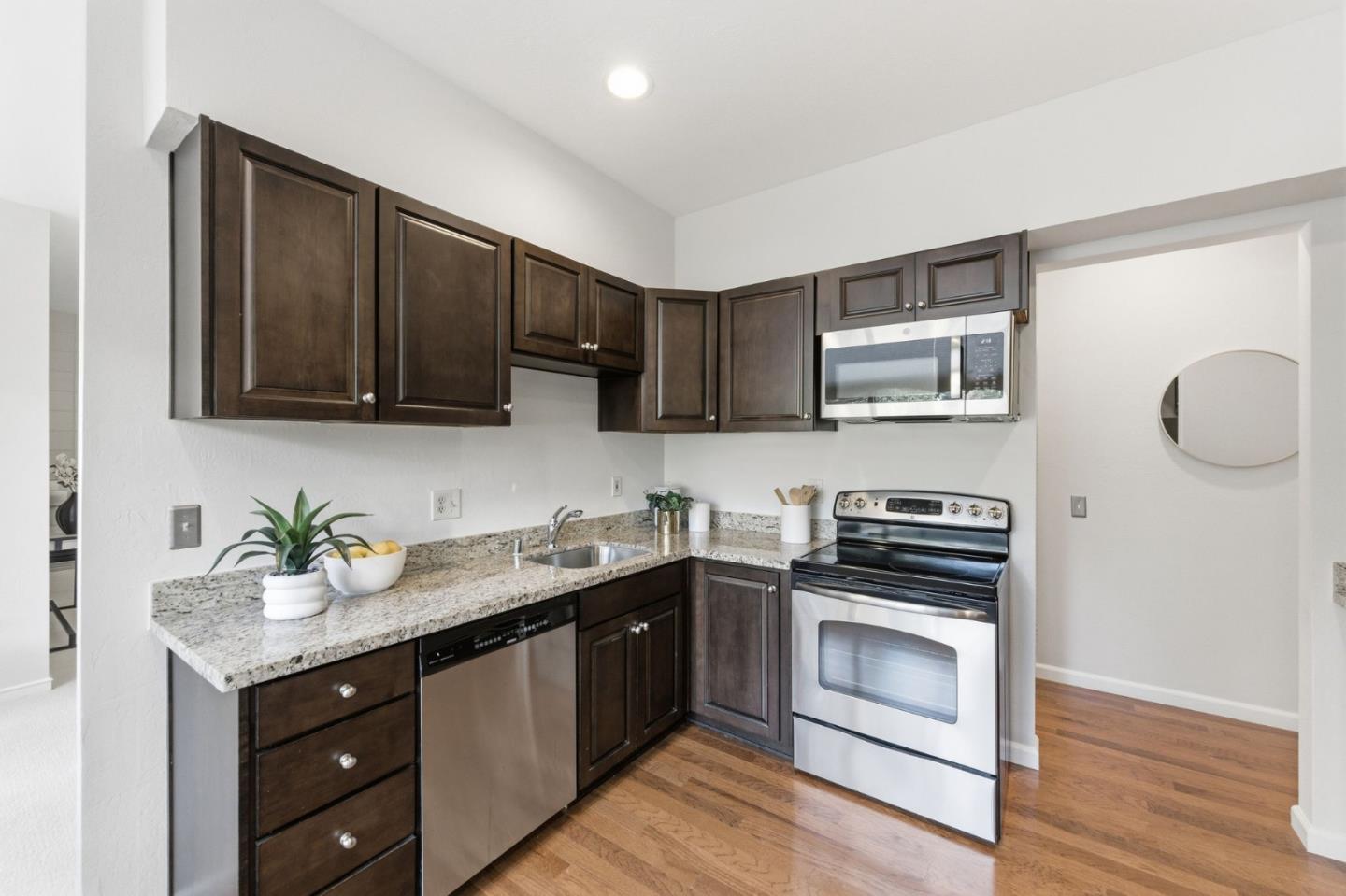 11 Hayward Avenue 1009