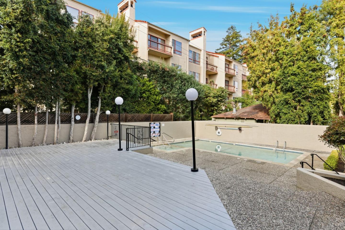 11 Hayward Avenue 1009