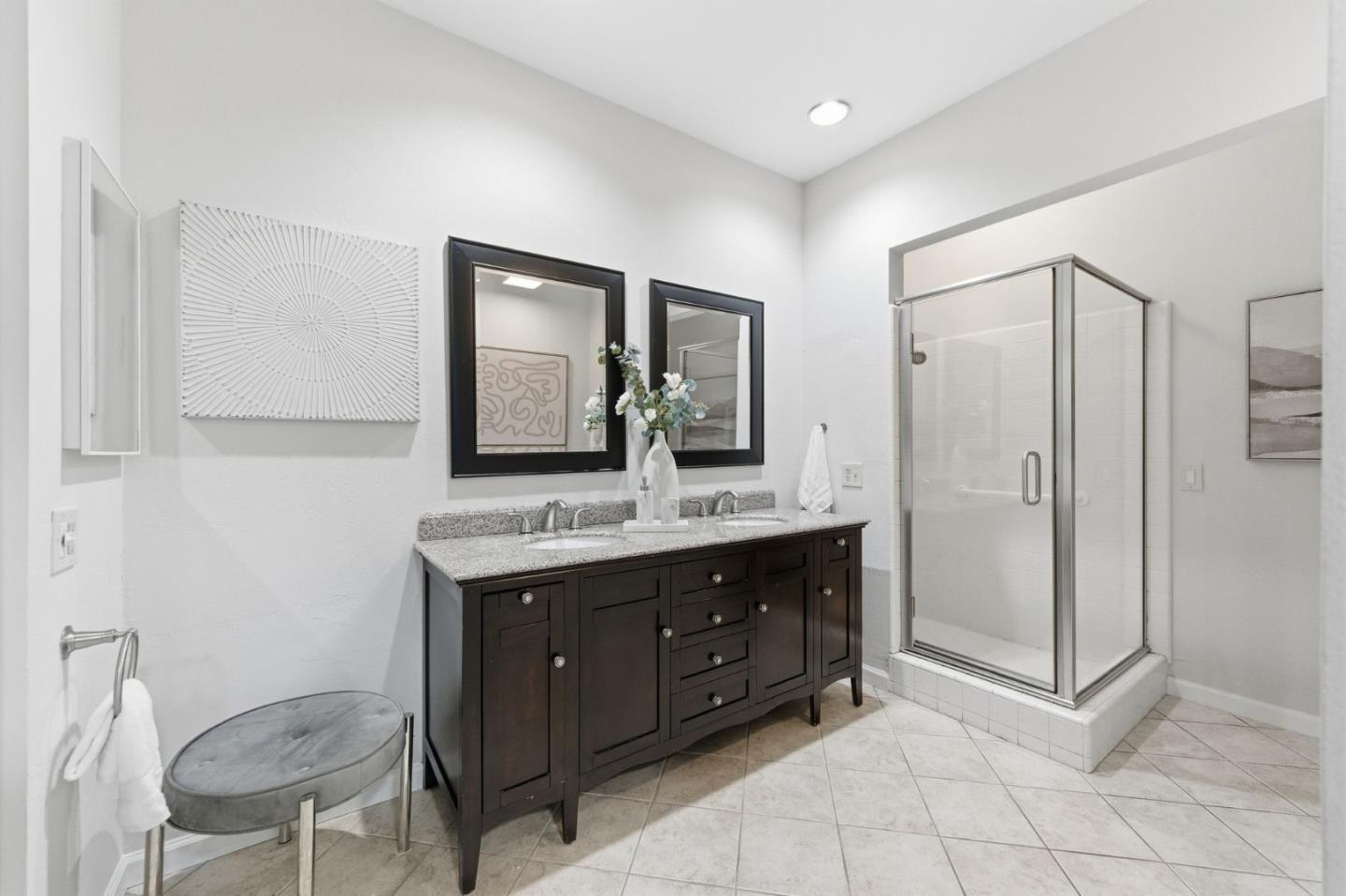 11 Hayward Avenue 1009