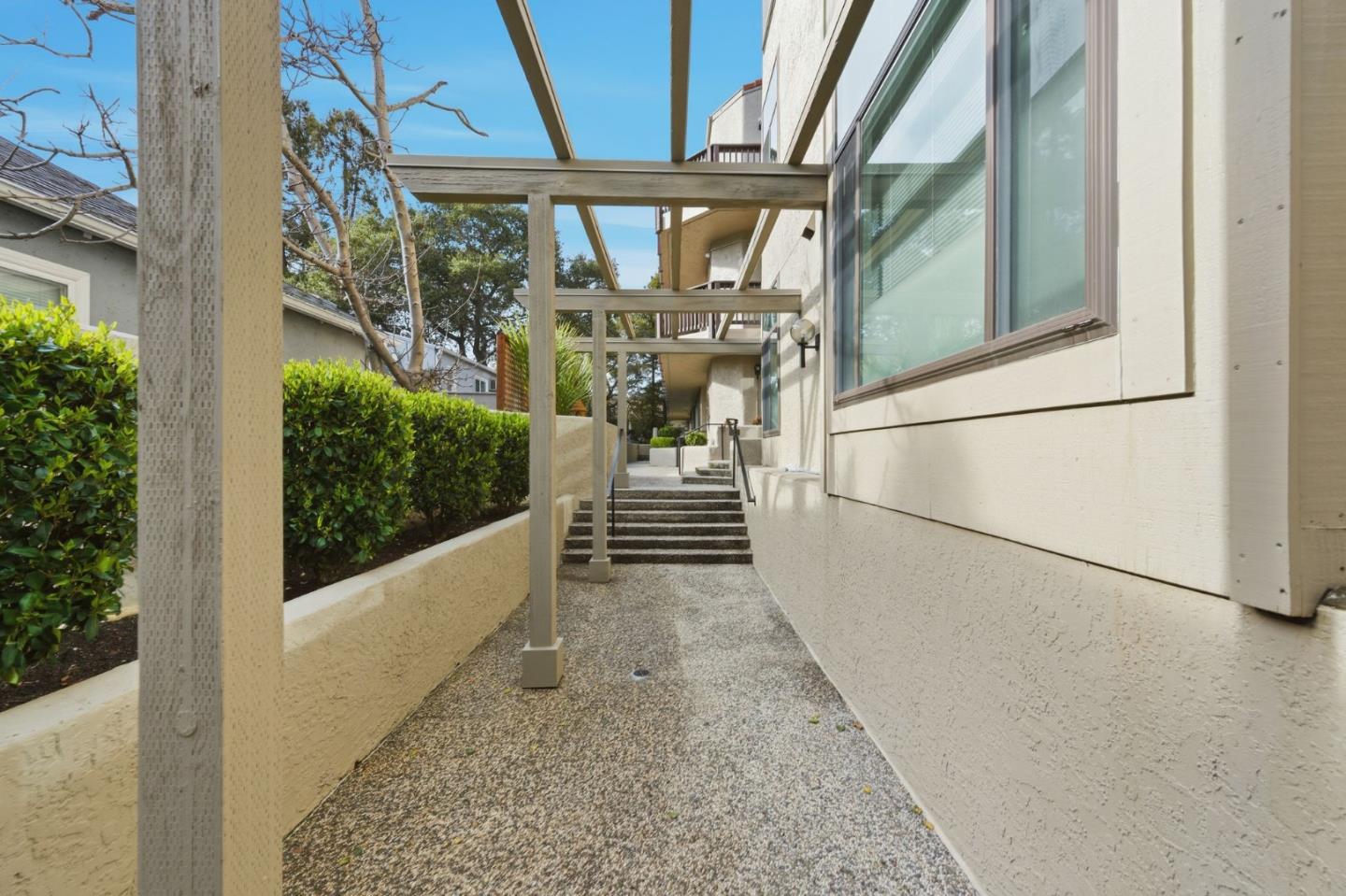 11 Hayward Avenue 1009