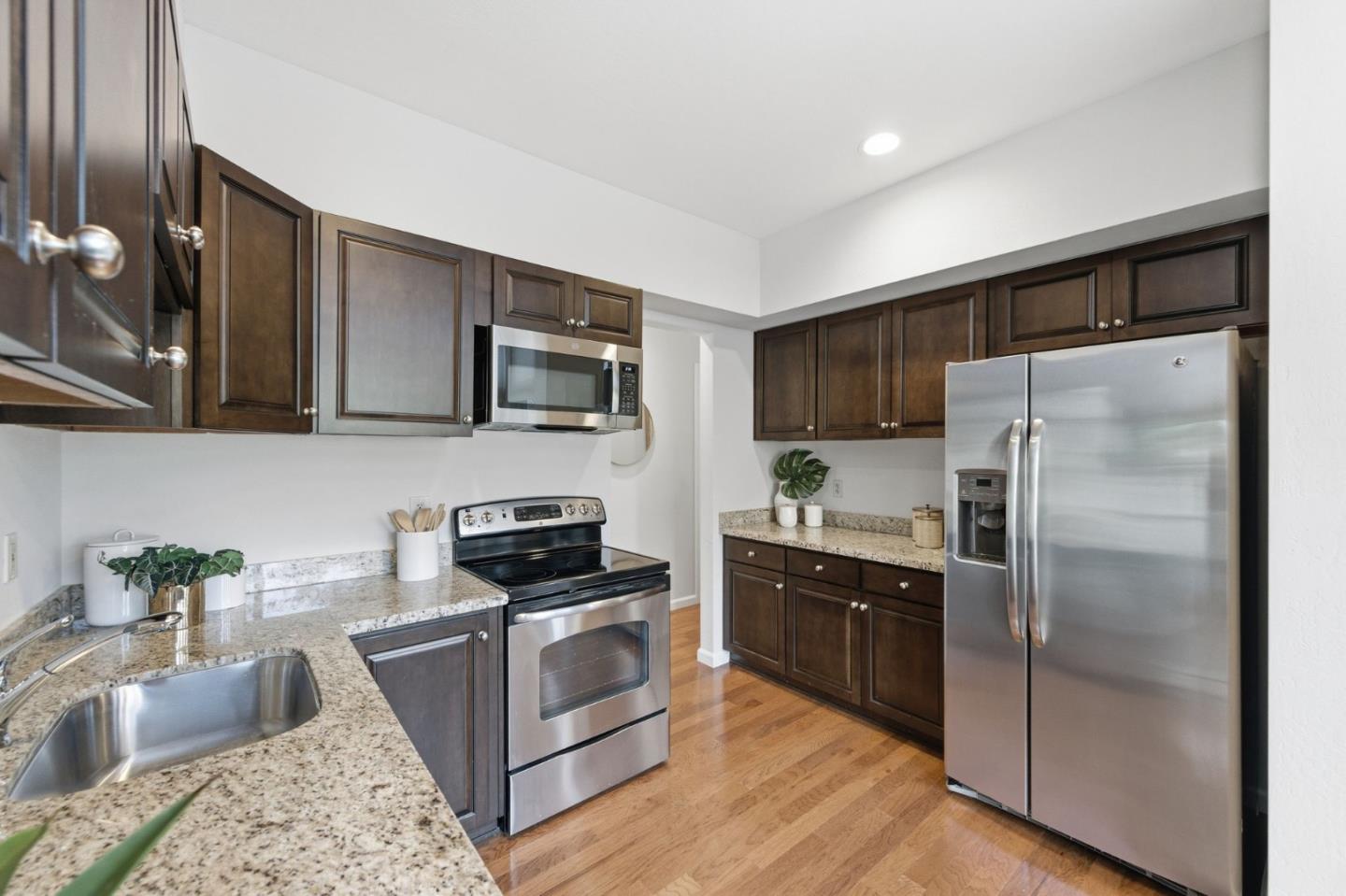 11 Hayward Avenue 1009