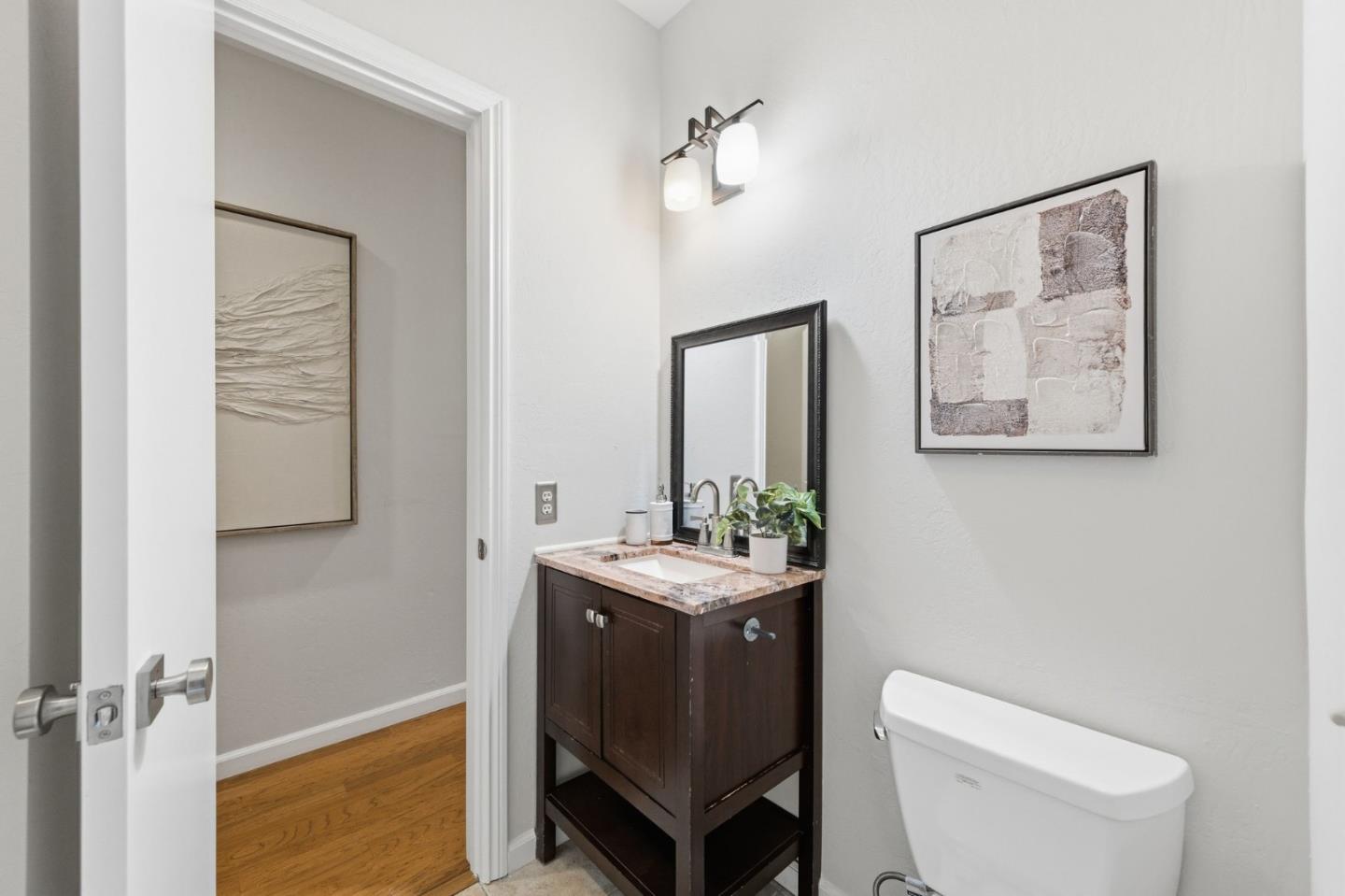 11 Hayward Avenue 1009