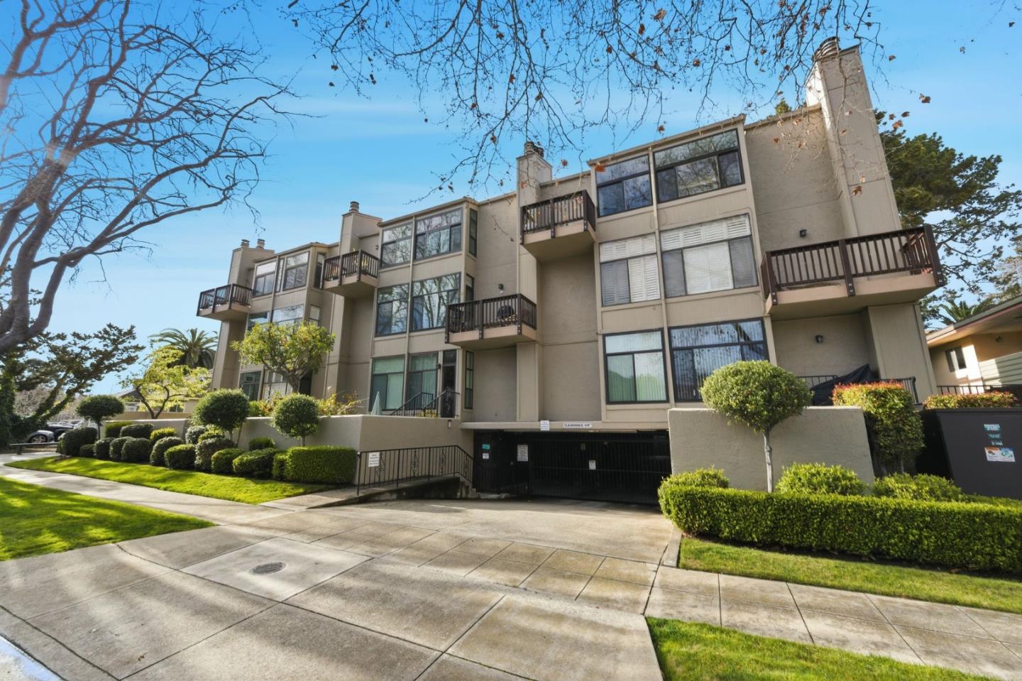 11 Hayward Avenue 1009