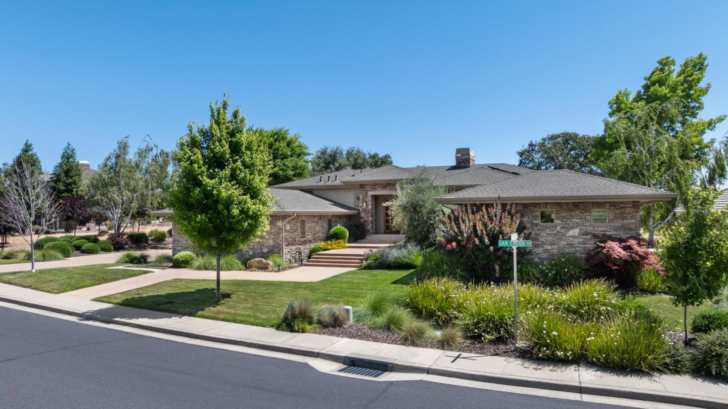 2369 Oak Creek Drive