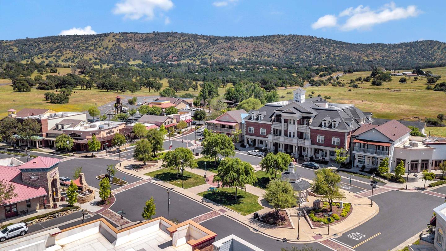 2369 Oak Creek Drive