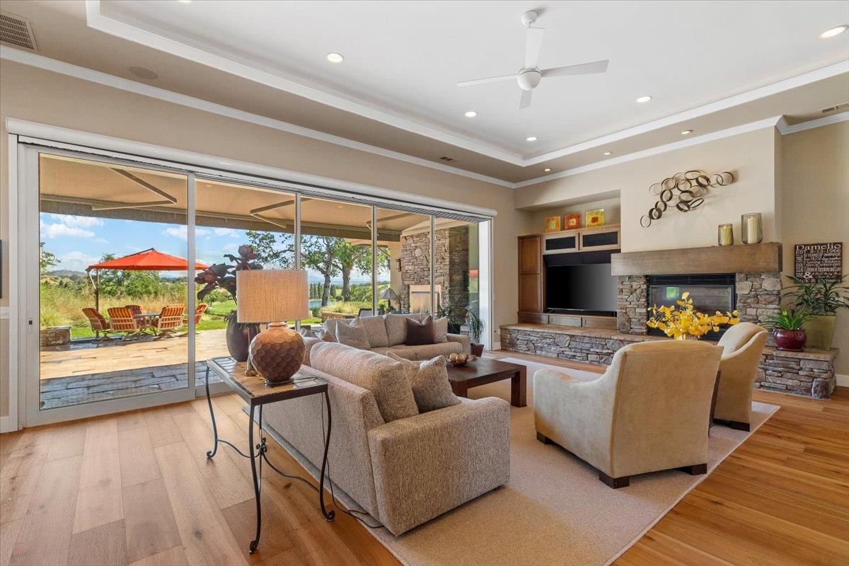 2369 Oak Creek Drive