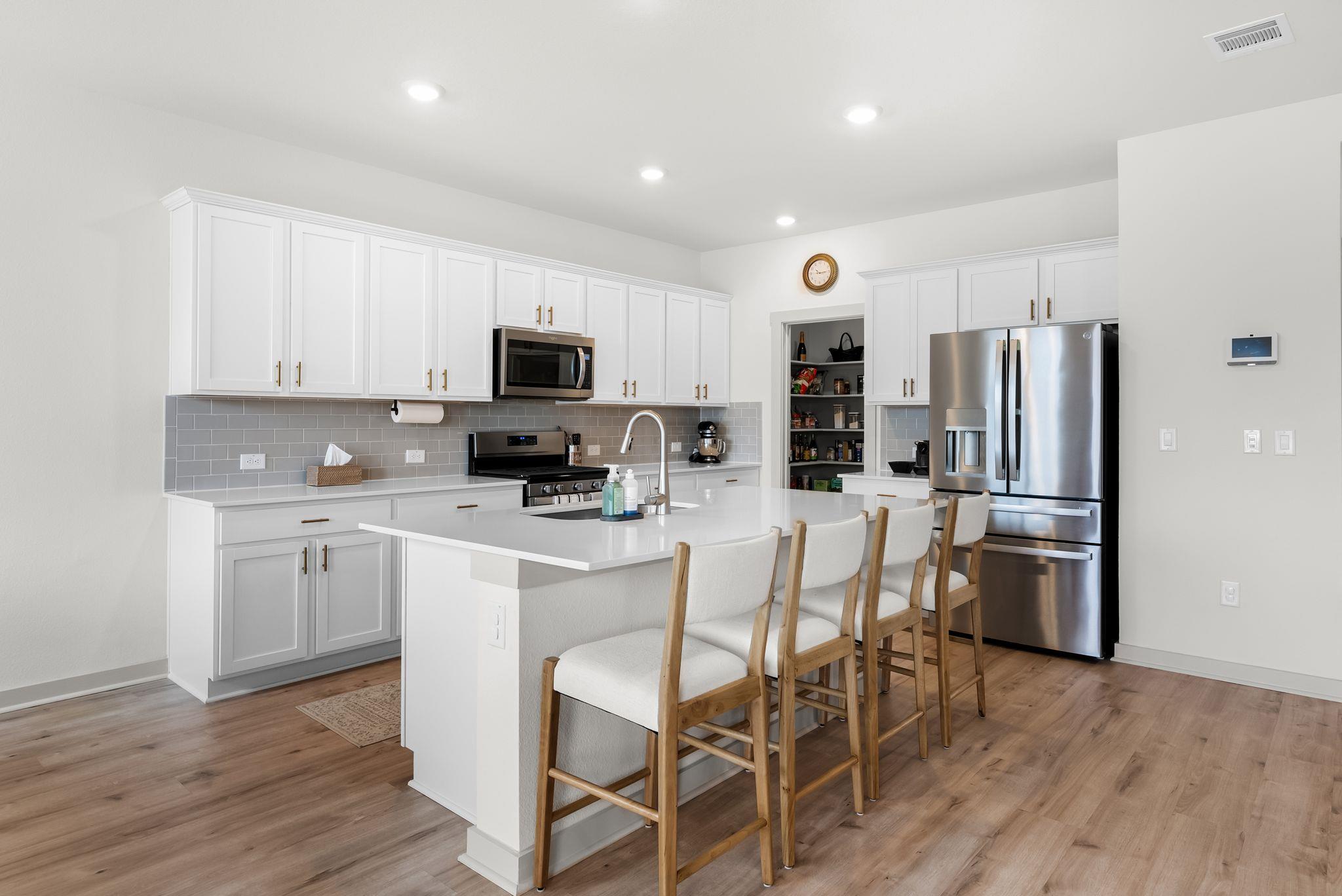 7904 Linda Michelle LN