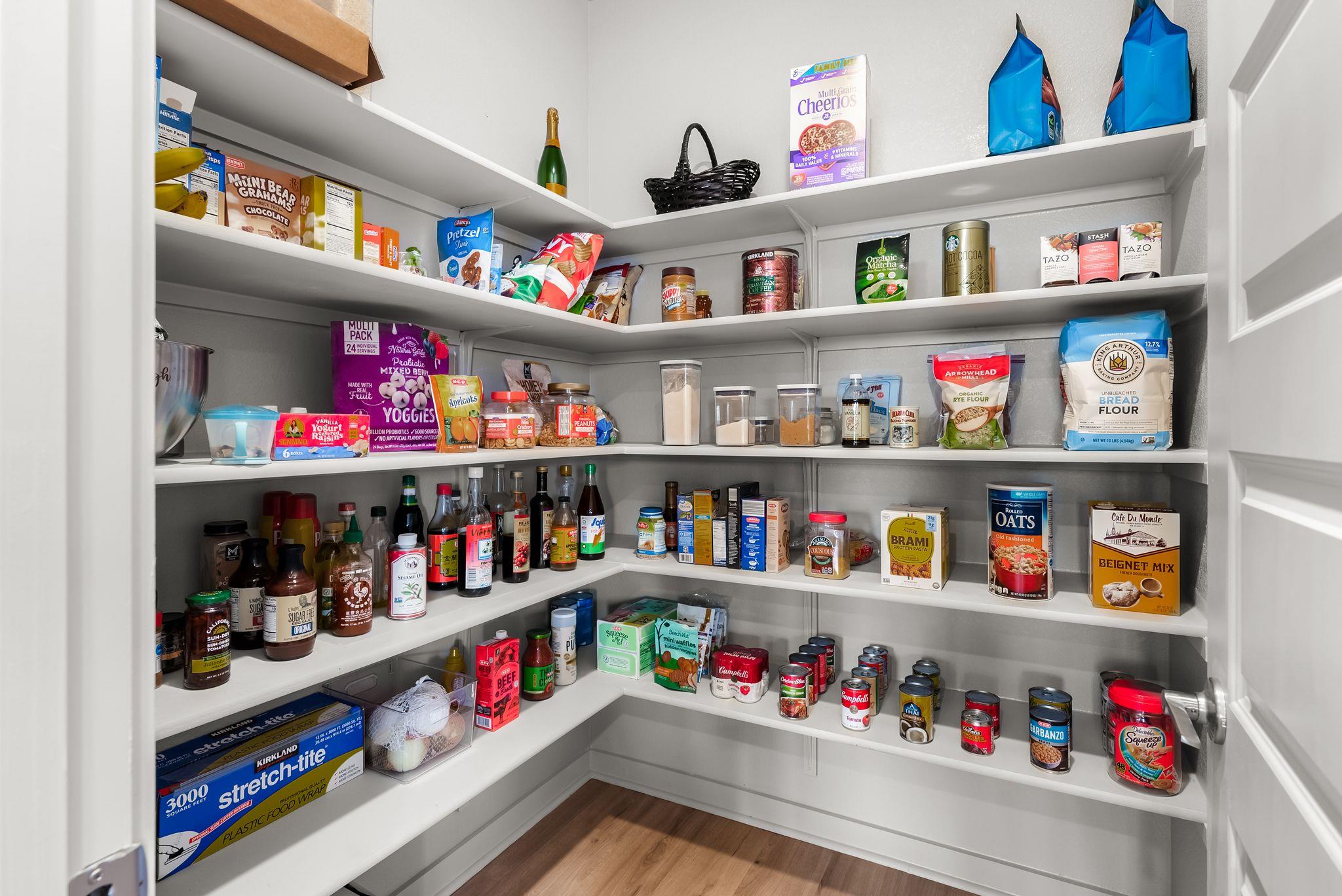 7904 Linda Michelle LN