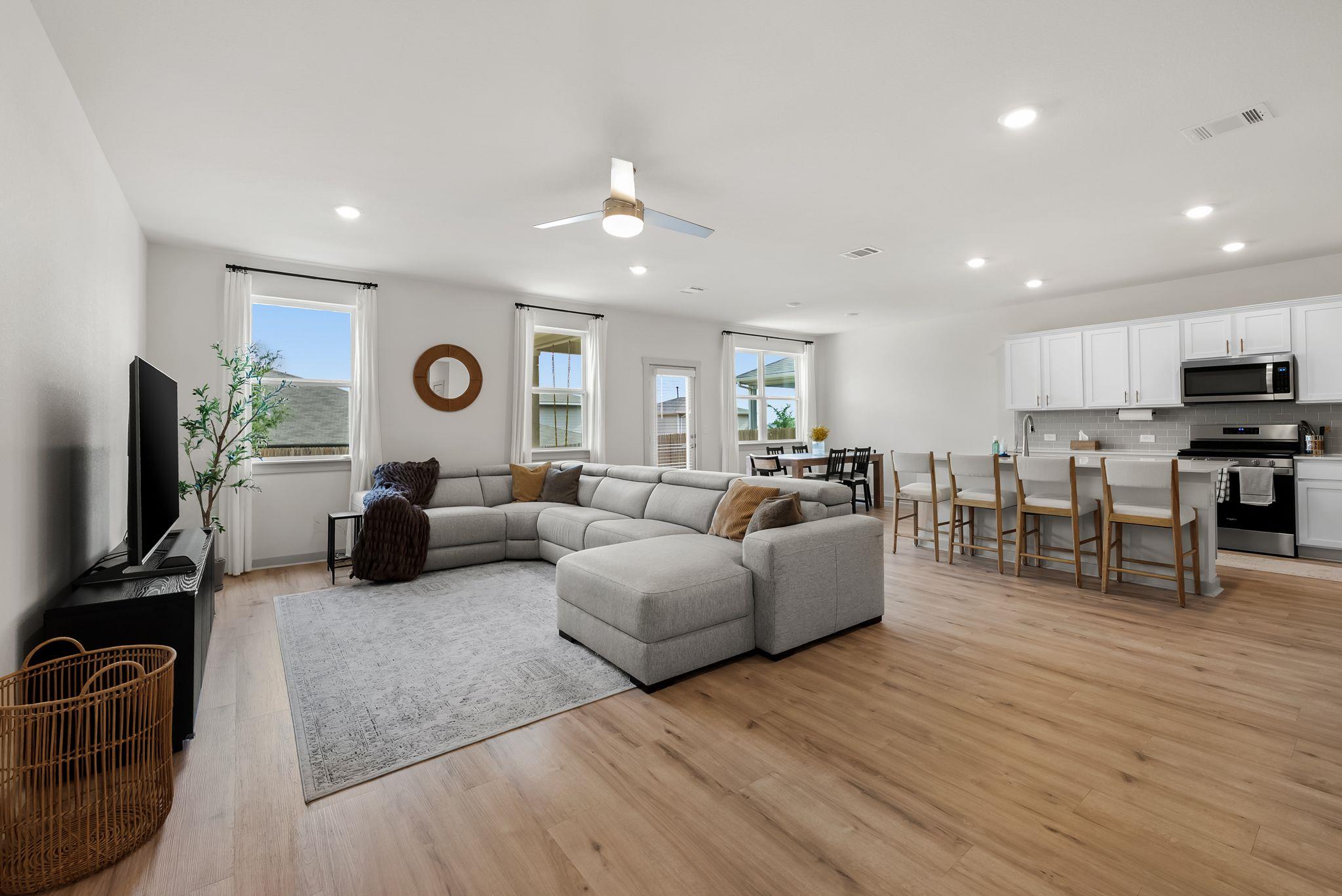 7904 Linda Michelle LN