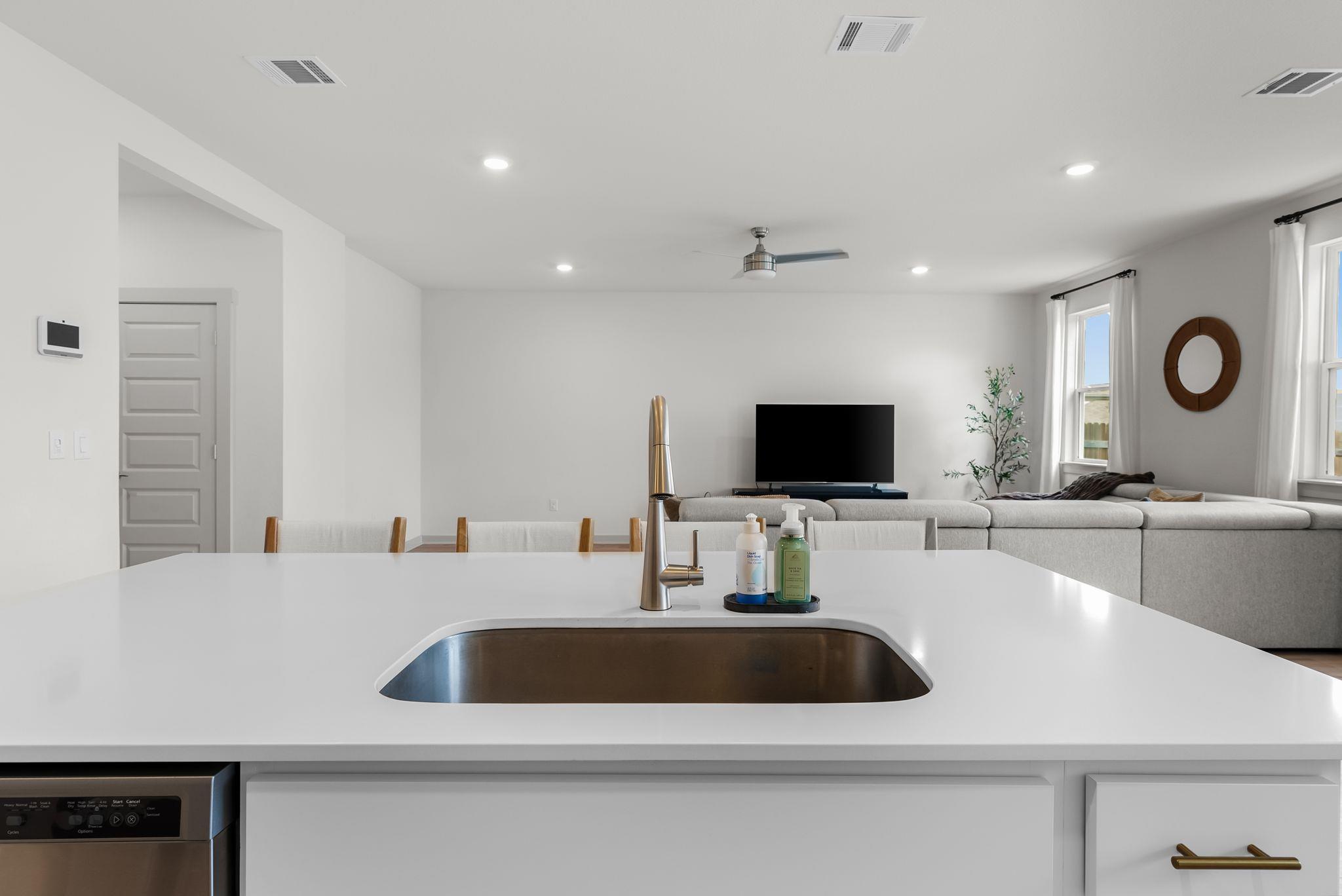 7904 Linda Michelle LN