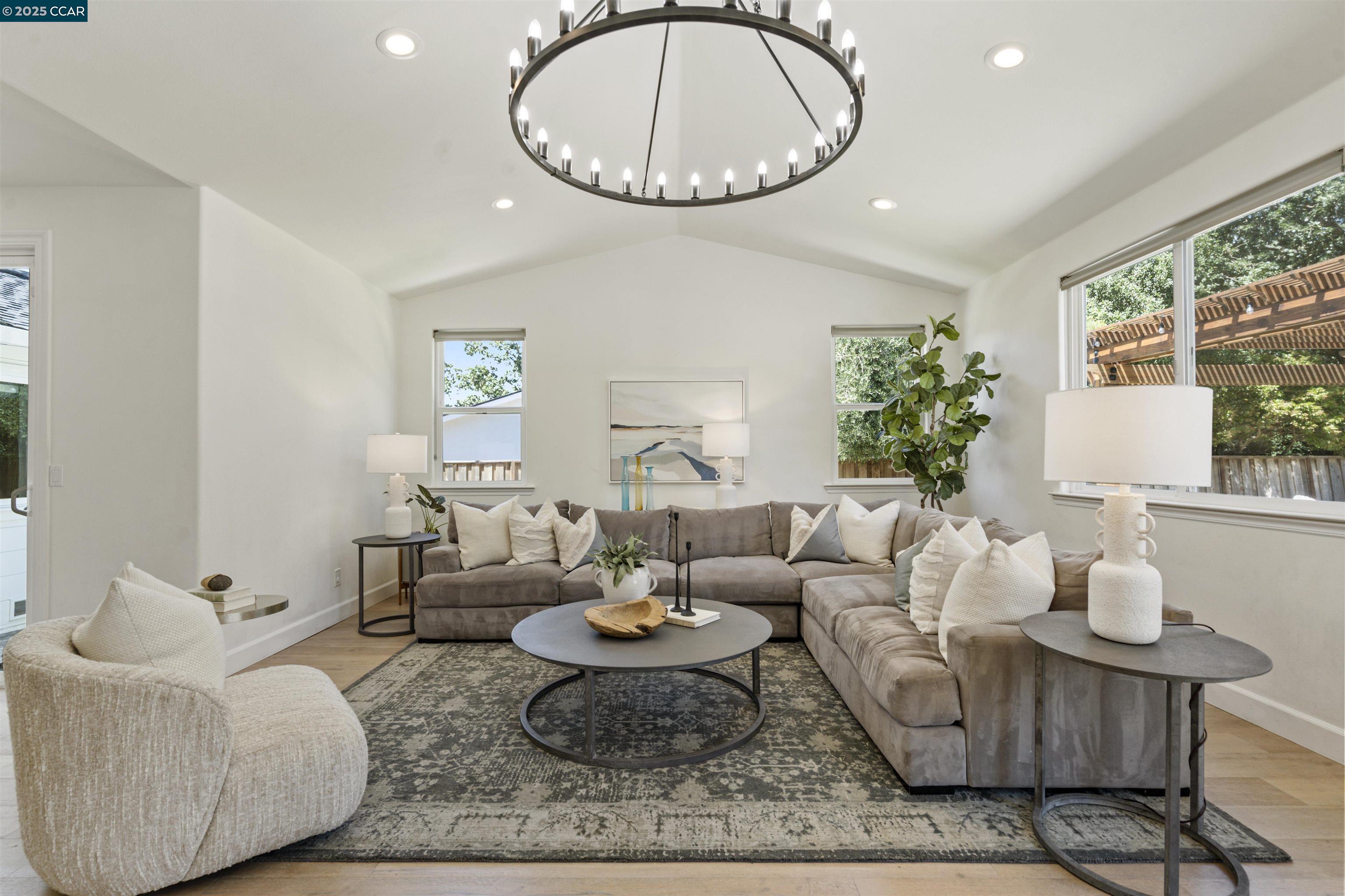 273 Valle Vista Dr