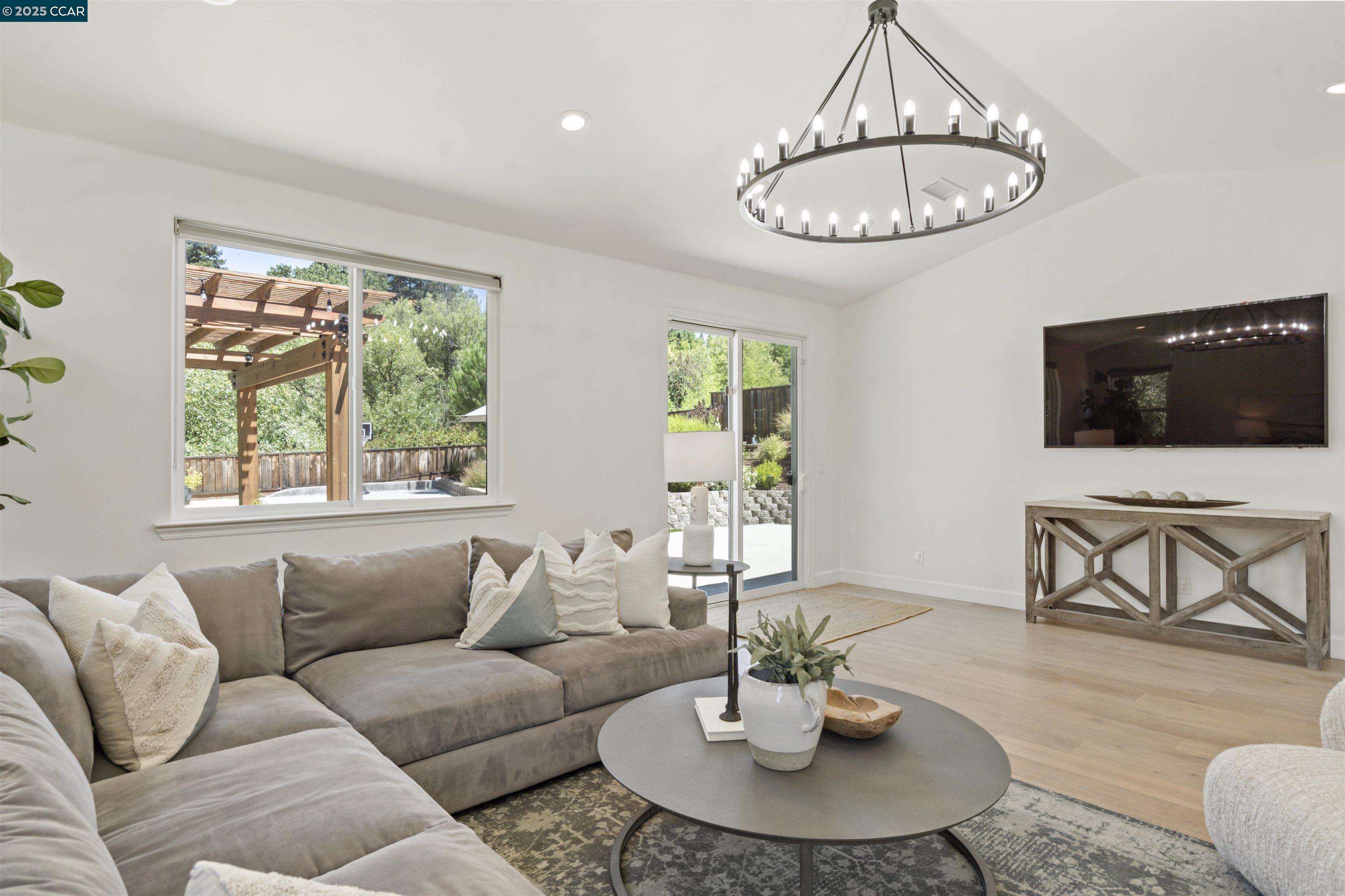 273 Valle Vista Dr