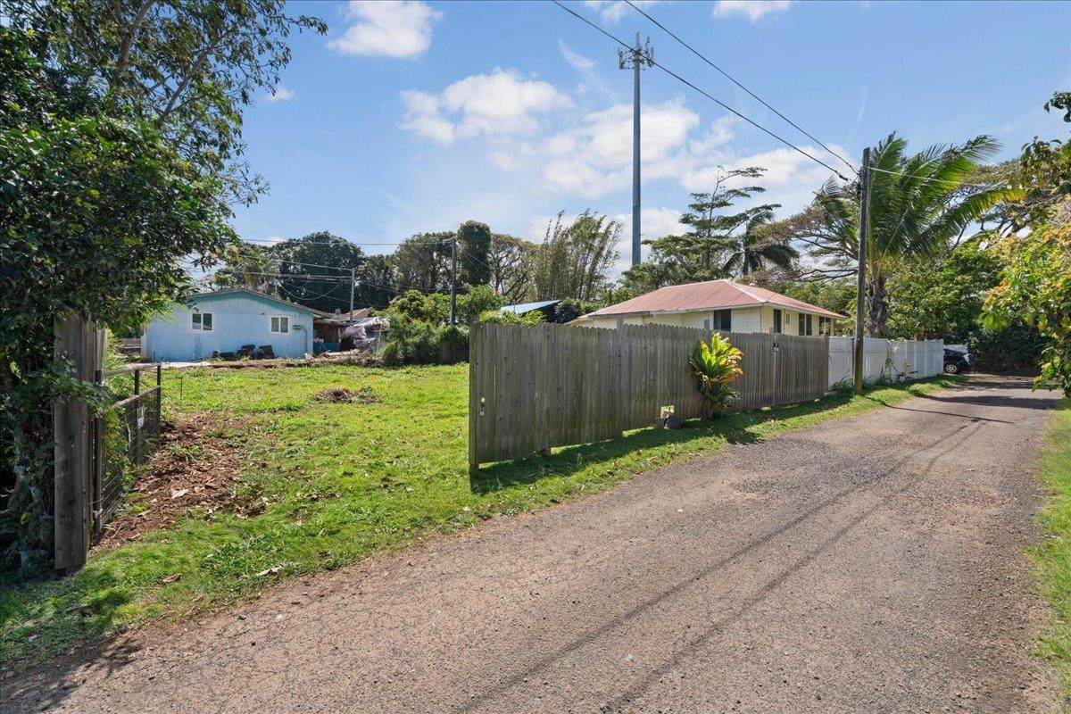 956 Kahealani St