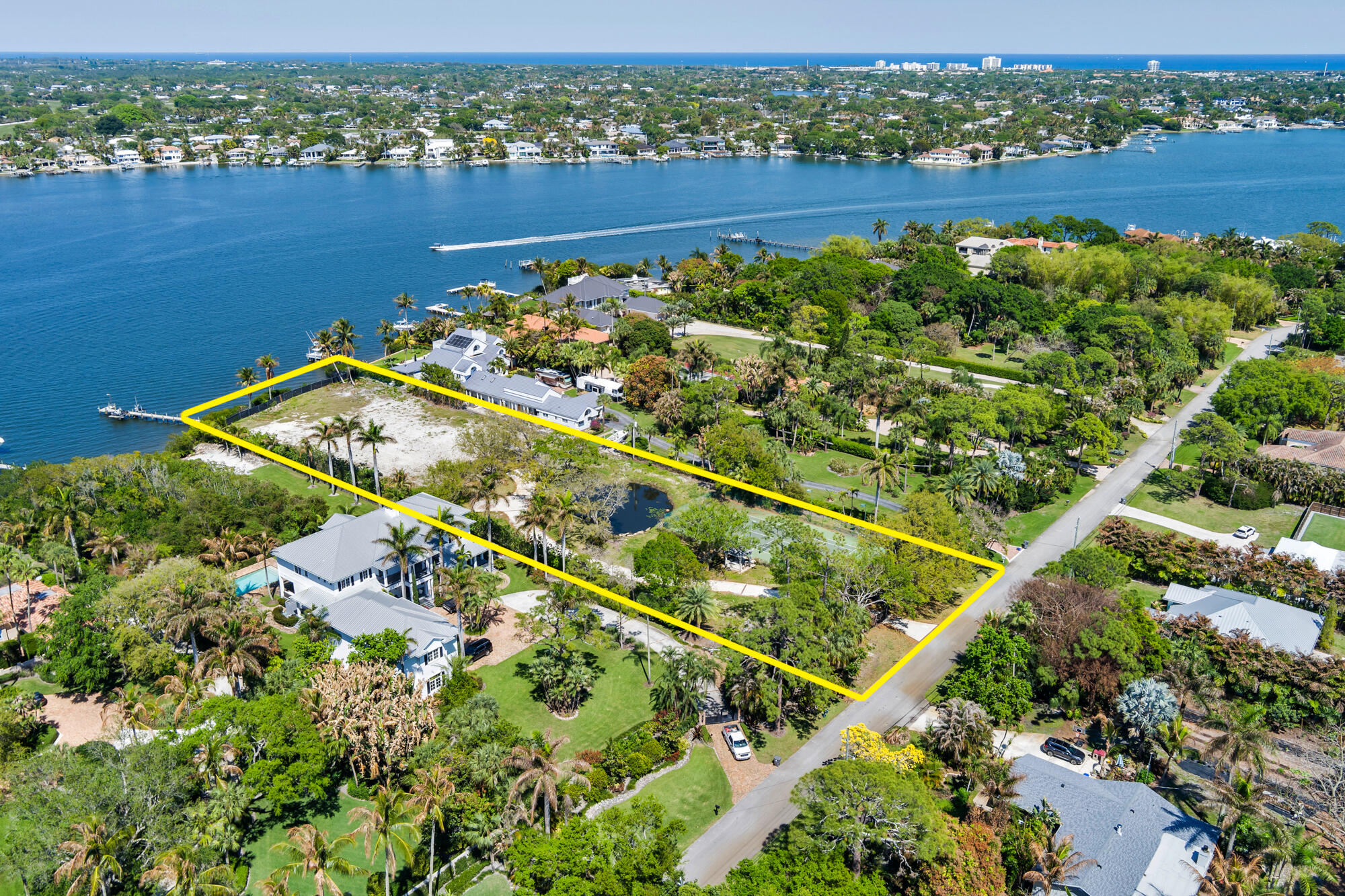 5559 Pennock Point