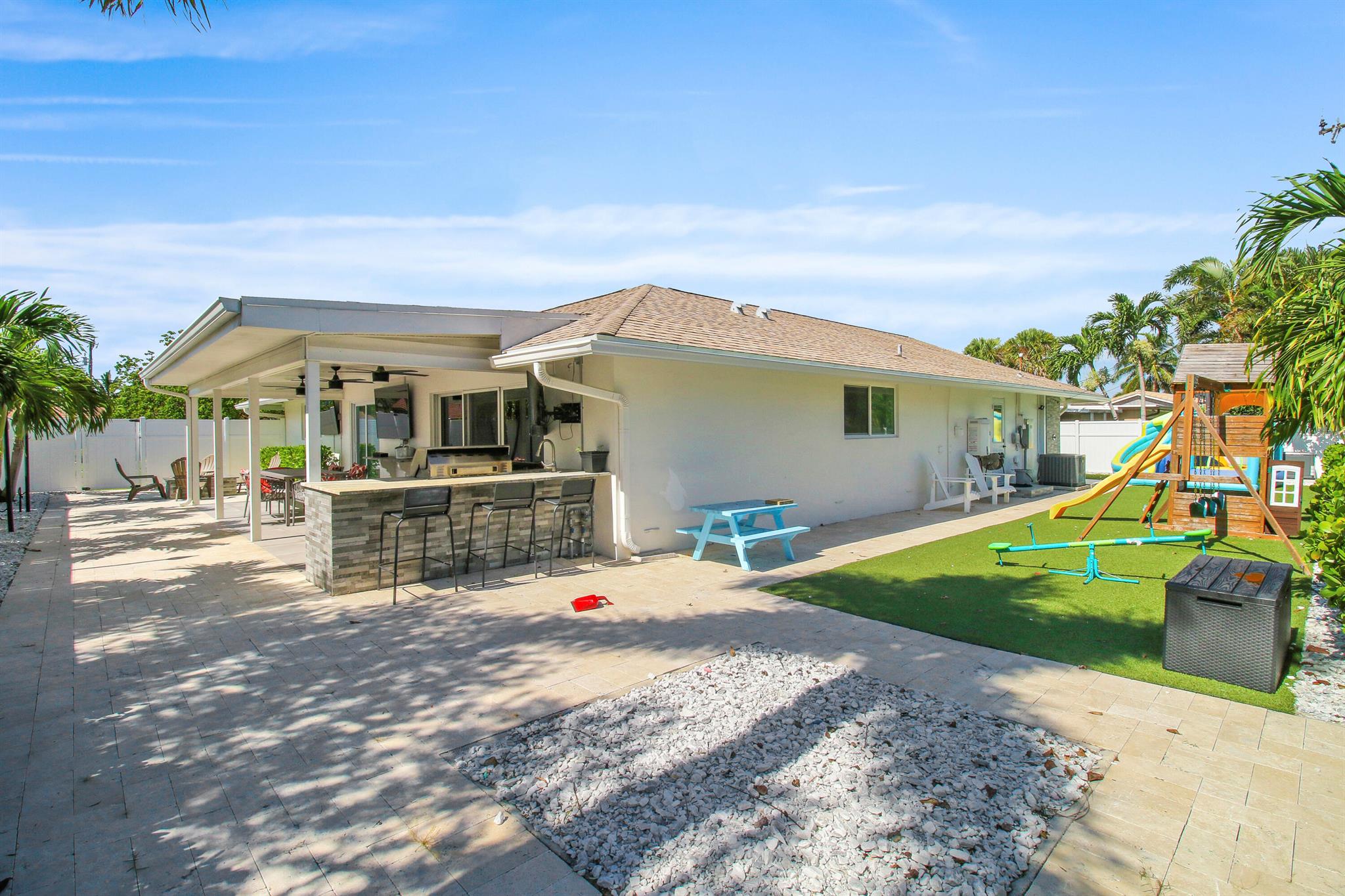523 Harbour Road