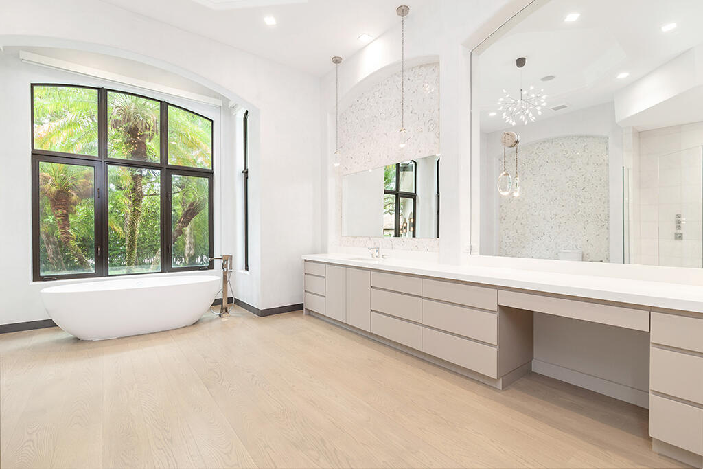 13001 Brynwood