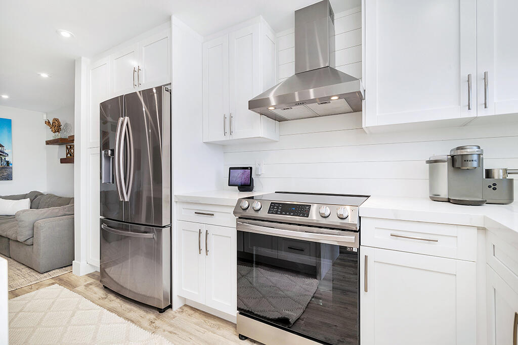 108 Paradise Harbour Boulevard 210