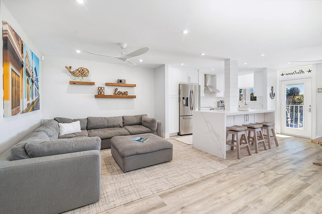 108 Paradise Harbour Boulevard 210