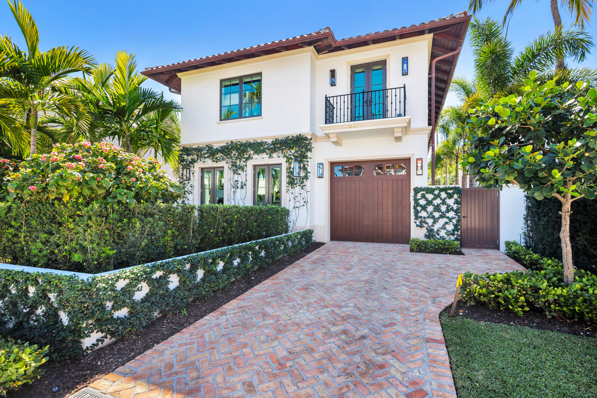 218 Everglade Avenue