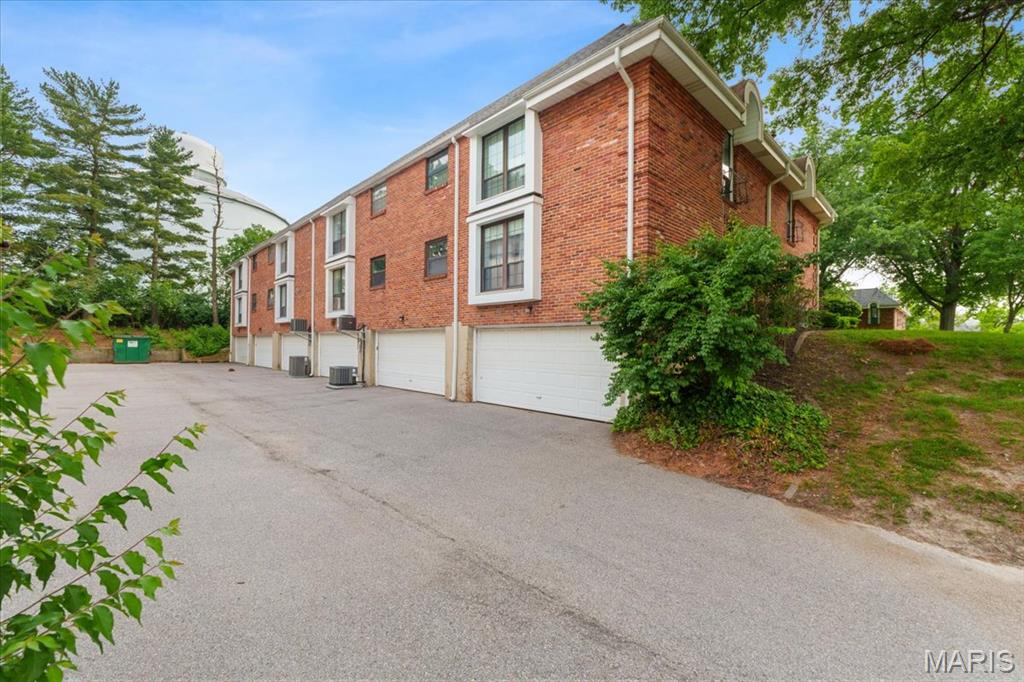 910 Claytonbrook Drive Unit: 1