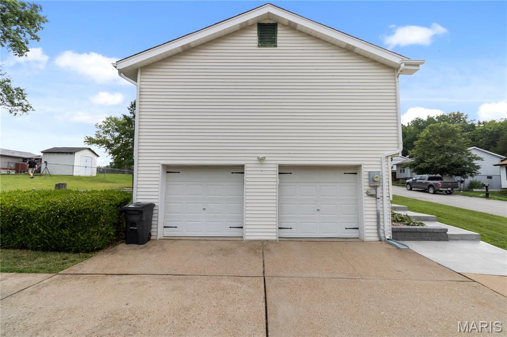 1732 Lewis Lane