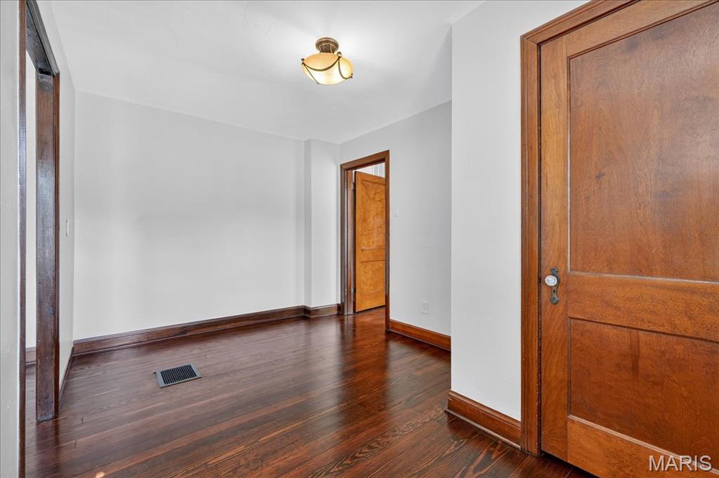 7114 Drury Lane