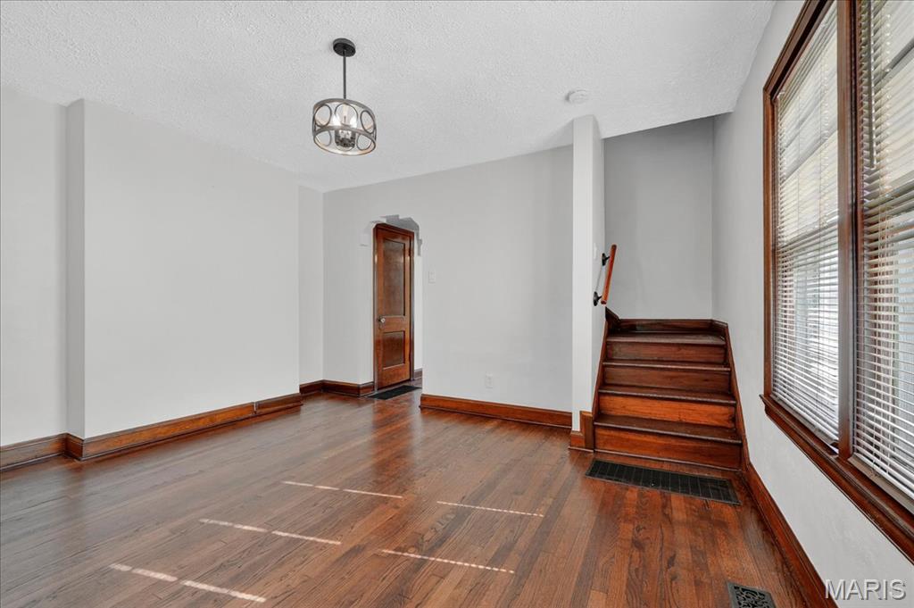 7114 Drury Lane