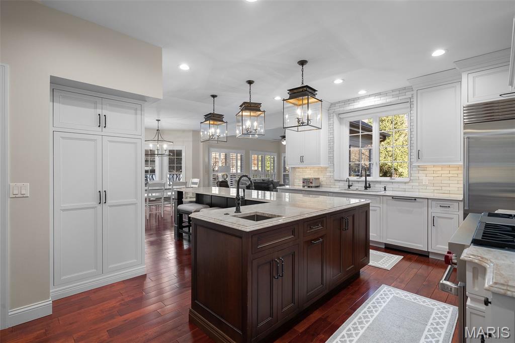 1103 Bonhomme Bluff Ct. Court