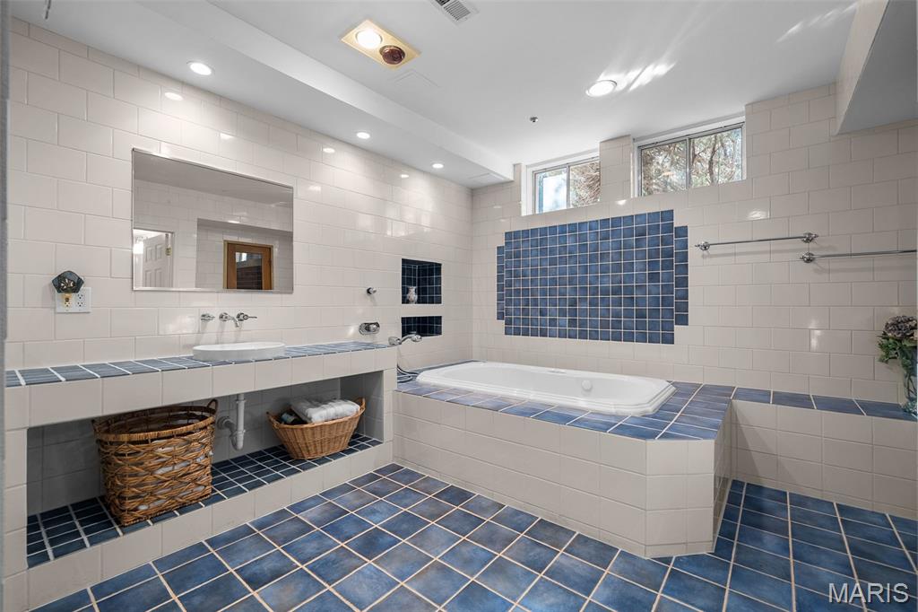 1103 Bonhomme Bluff Ct. Court