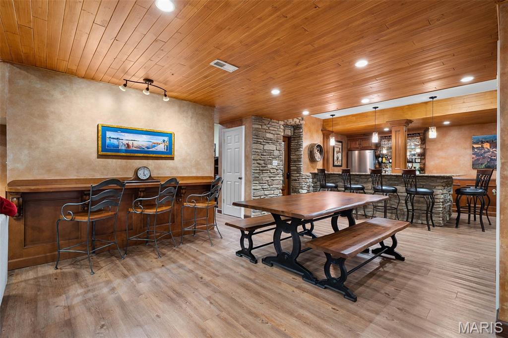 1103 Bonhomme Bluff Ct. Court