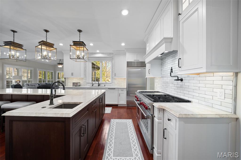 1103 Bonhomme Bluff Ct. Court