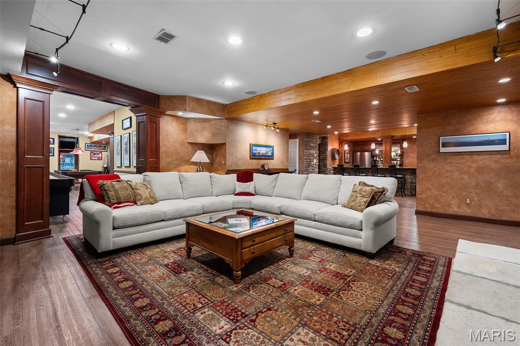 1103 Bonhomme Bluff Ct. Court