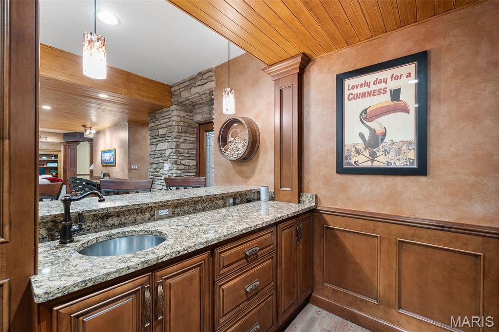 1103 Bonhomme Bluff Ct. Court