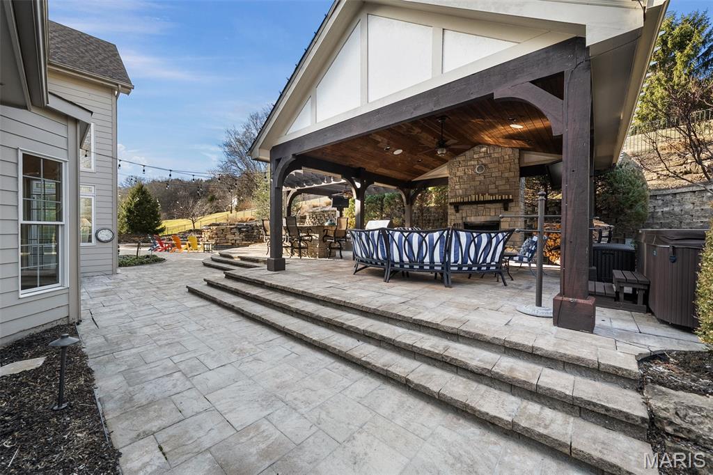 1103 Bonhomme Bluff Ct. Court