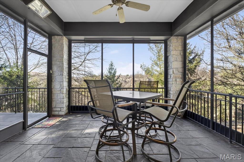 27 Bonhomme Grove Court