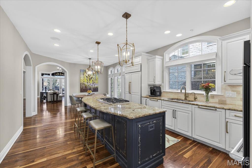 27 Bonhomme Grove Court