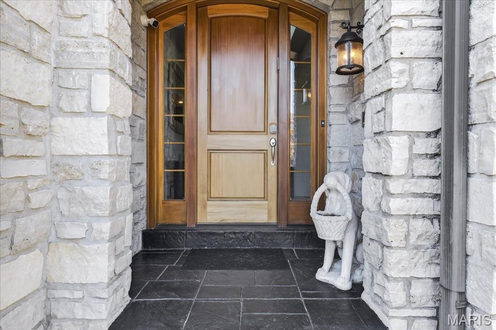 27 Bonhomme Grove Court