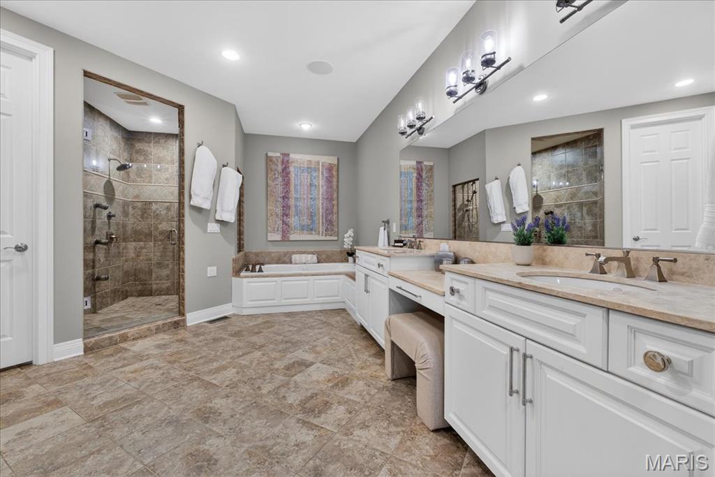 27 Bonhomme Grove Court