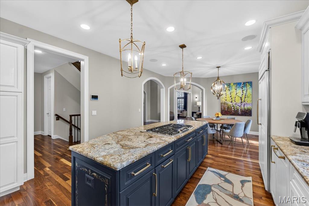 27 Bonhomme Grove Court