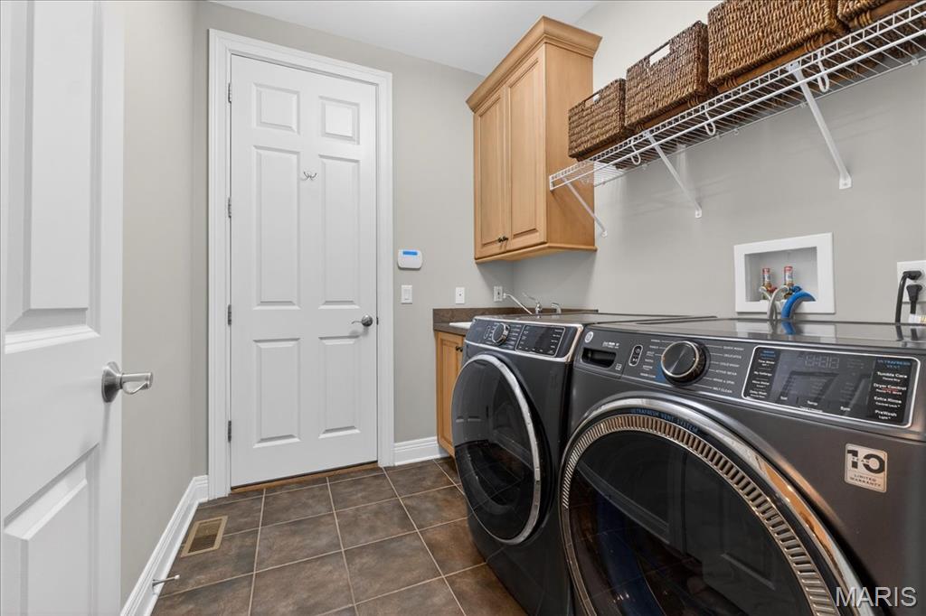 27 Bonhomme Grove Court