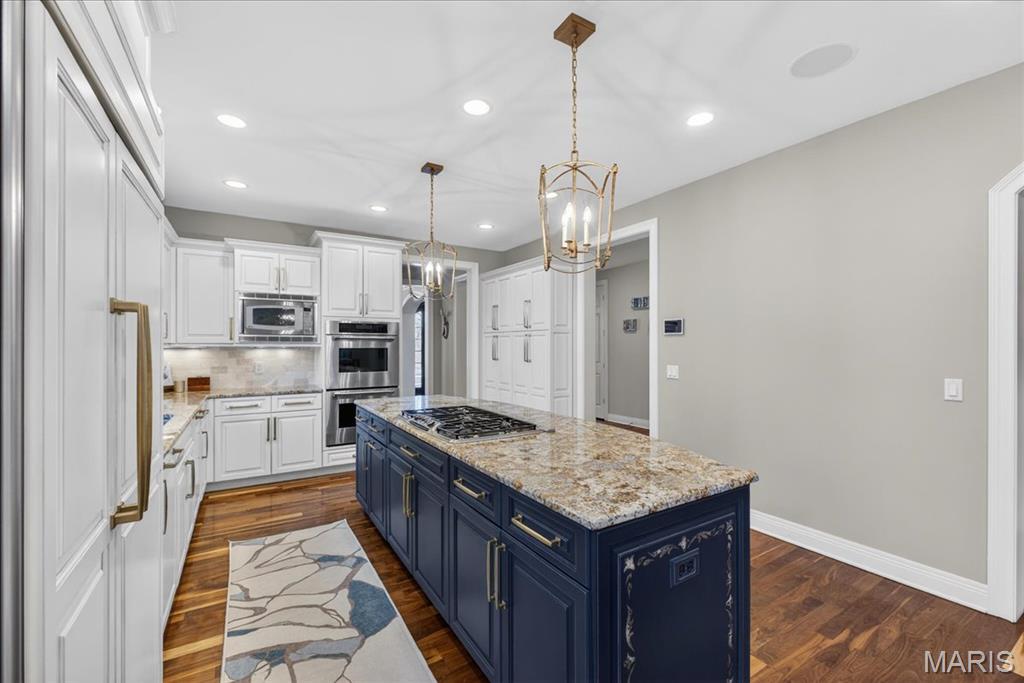 27 Bonhomme Grove Court