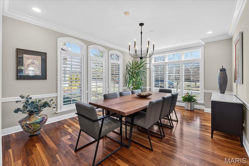 27 Bonhomme Grove Court